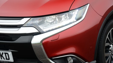 Mitsubishi Outlander - headlight