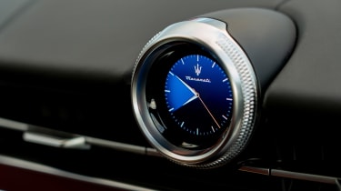 Maserati Grecale GT - clock