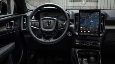 Volvo XC40 facelift - dash