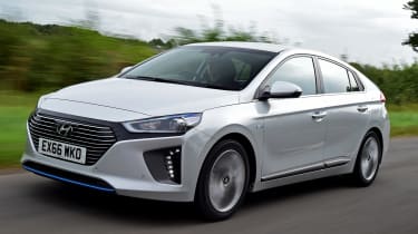 Hyundai IONIQ hybrid 2016 UK - front tracking
