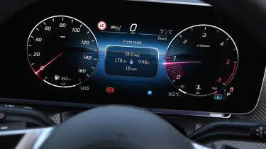 Mercedes Marco Polo - digital drivers display 