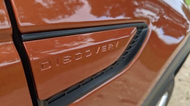 Land Rover Discovery Sport - badge