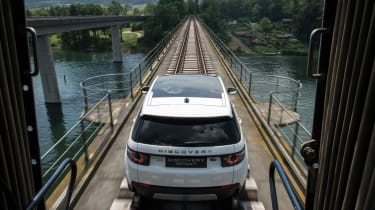 Land Rover Discovery Sport Train Pull Rear