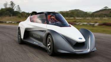 Nissan BladeGlider - front tracking