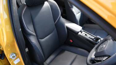 Toyota Prius PHEV - front seats 