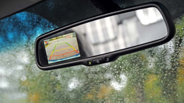 Kia Soul reversing camera in rear-view mirror