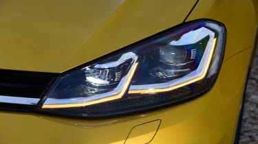Volkswagen Golf 2017 facelift 1.5 TSI EVO - headlight