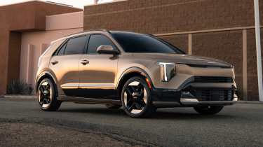 New Kia Niro revealed - static front 3/4