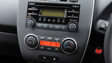 Nissan Leaf Visia controls