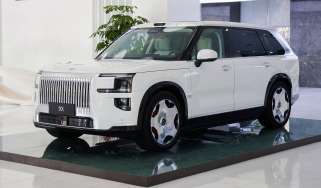 Zeekr 9X - front static