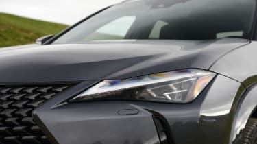 Lexus UX 250h - headlights