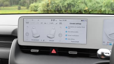 Hyundai Ioniq 5 RWD - infotainment