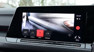 Volkswagen Golf Black Edition - screen