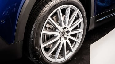 Mercedes GLB - studio wheel