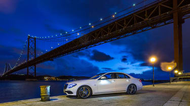 Mercedes E 350 e 2016 - side profile