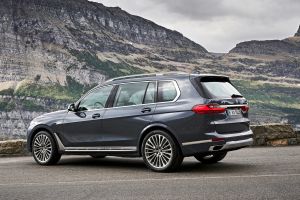 BMW X7 - rear