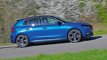 Skoda Fabia 130 - dynamic side