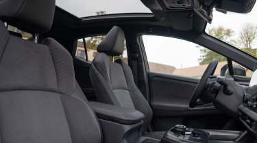 Toyota C-HR+ - front seats