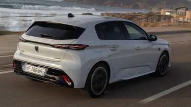 Peugeot 308 Hybrid GT Premium - dynamic rear 3/4