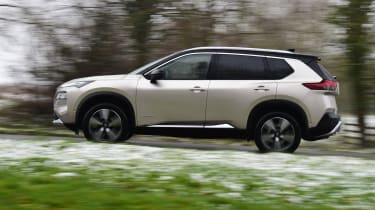 Nissan X-Trail - side tracking