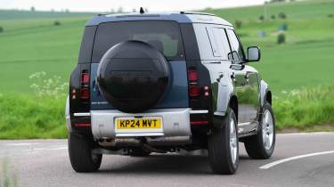 Land Rover Defender 110 County - rear corner right