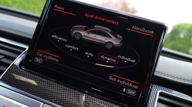 Audi S8 Plus 2016 - screen