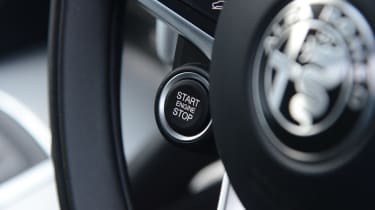 Alfa Romeo Stelvio - start/stop button