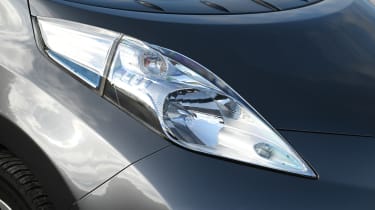 Nissan Leaf - headlight