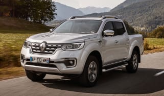 Renault Alaskan - front