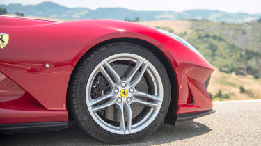 Ferrari 812 Superfast - wheel