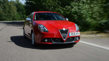 Alfa Romeo Giulietta vs SEAT Leon vs Kia Cee'd - Giulietta front tracking
