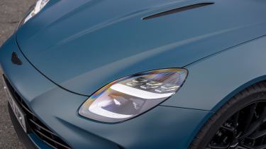 Aston Martin Vantage Roadster - front light