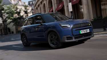 MINI Countryman SE Midnight Edition - front 3/4