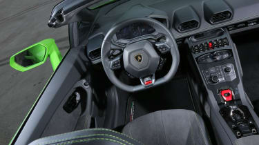 Lamborghini Huracan LP 610-4 Spyder - steering wheel