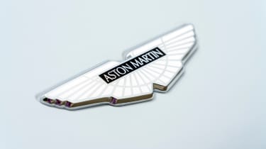 Aston Martin DBS Superleggera - wings