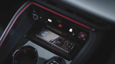 Audi Q5 - wireless phone charger