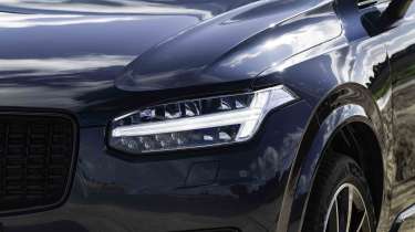 Volvo XC90 B5 - head light