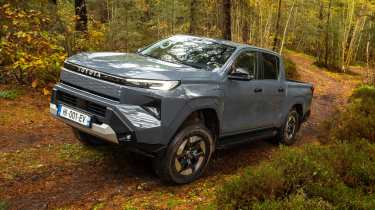 Toyota Hilux - front off-road