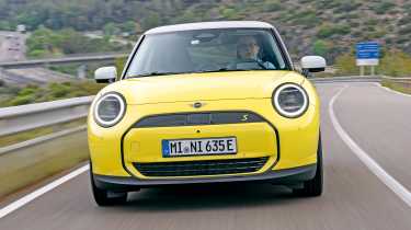 MINI Cooper - front action