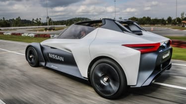 Nissan BladeGlider - rear tracking