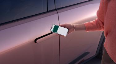 Skoda Peaq - phone