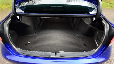New Lexus GS F 2016 - boot space