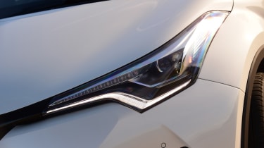 Toyota C-HR - headlight