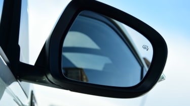 Suzuki Vitara - heated mirrors