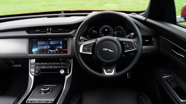 Jaguar XF 2016 - interior