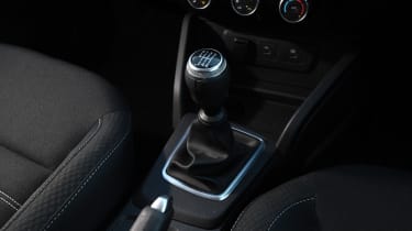 Dacia Duster - gear lever