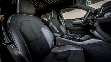 Volvo XC40 T5 Twin Engine - front seats