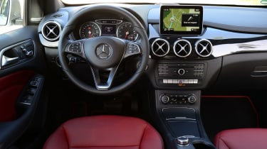 Mercedes B220 CDI 4MATIC Sport - interior
