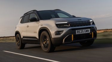 Jeep Avenger The North Face Edition - front tracking