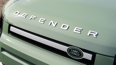 Land Rover Defender - Defender badge